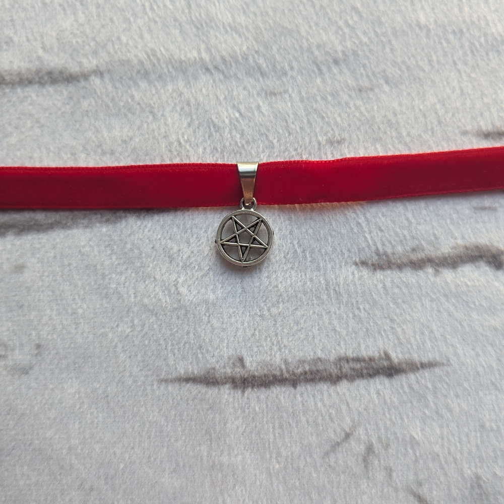 🩷 Pentagram Choker